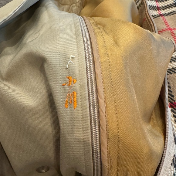Authentic Burberry trench coat with removable inside liner - Picture 14 of 16
